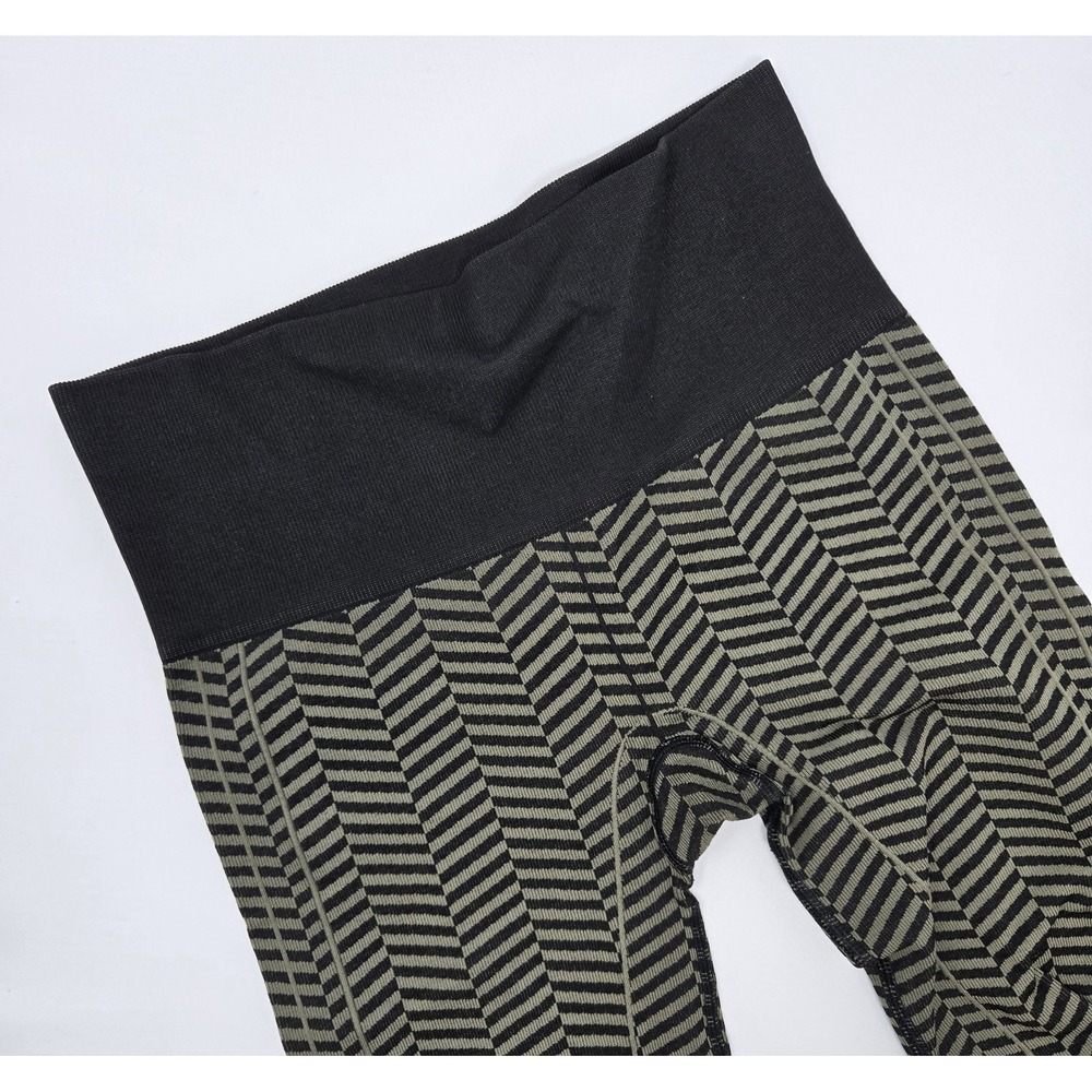 Lululemon Leggings Womens 4 In The Flow‎ Crop II Lightweight Fatigue Green/Black